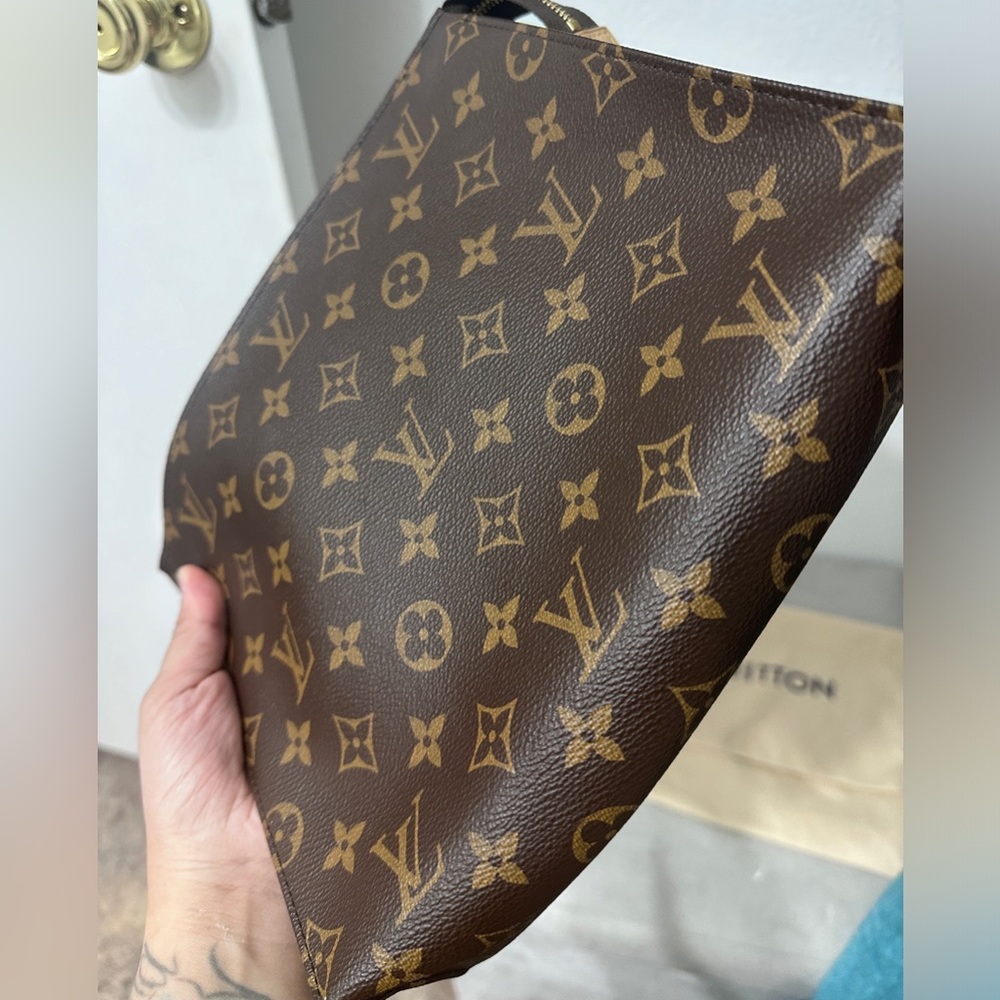 Authentic toiletry 26 Louis vuitton